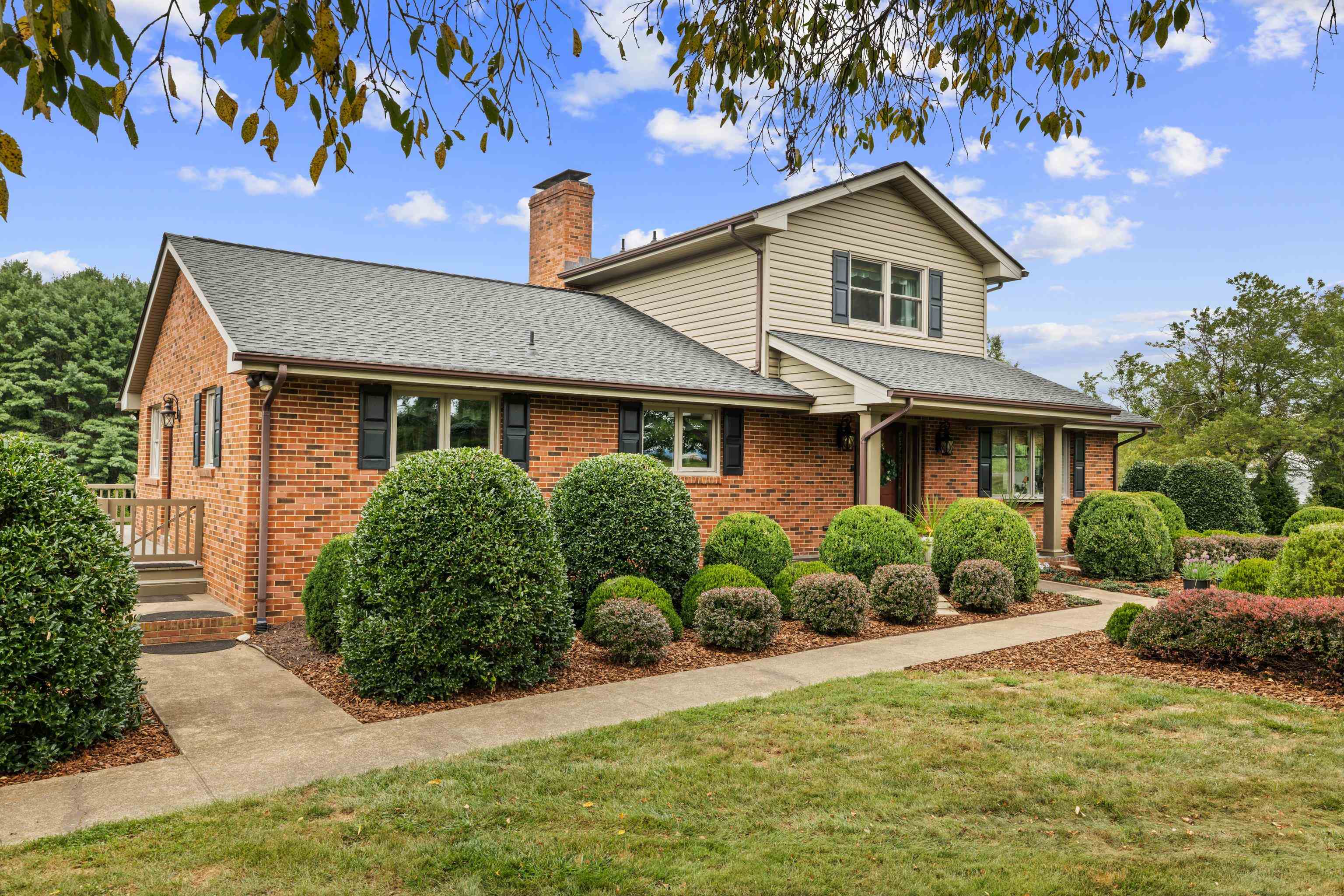 125 WARREN OAKS LN, WAYNESBORO, Virginia 22980, 3 Bedrooms Bedrooms, ,3 BathroomsBathrooms,Residential,125 WARREN OAKS LN,668164 MLS # 668164