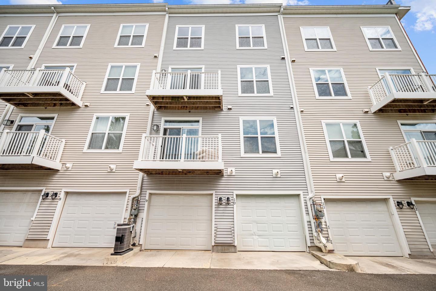 2517 SAYLES PL SE #10, WASHINGTON, District Of Columbia 20020, 3 Bedrooms Bedrooms, ,2 BathroomsBathrooms,Residential,For sale,2517 SAYLES PL SE #10,DCDC2212242 MLS # DCDC2212242