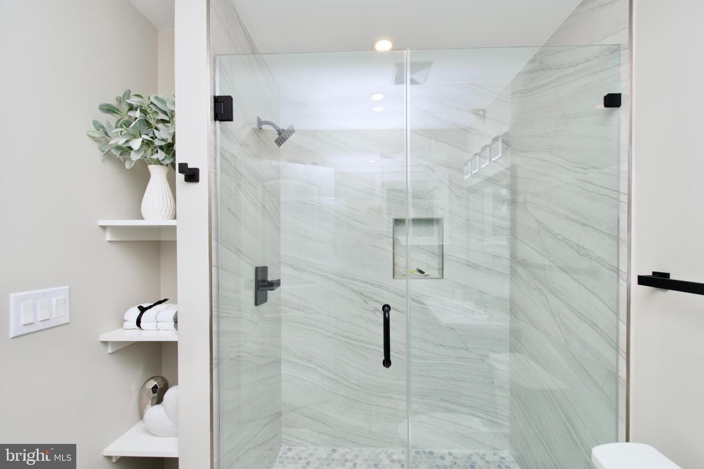 318 N PAYNE ST, ALEXANDRIA, Virginia 22314, 2 Bedrooms Bedrooms, ,2 BathroomsBathrooms,Residential,For sale,318 N PAYNE ST,VAAX2047916 MLS # VAAX2047916