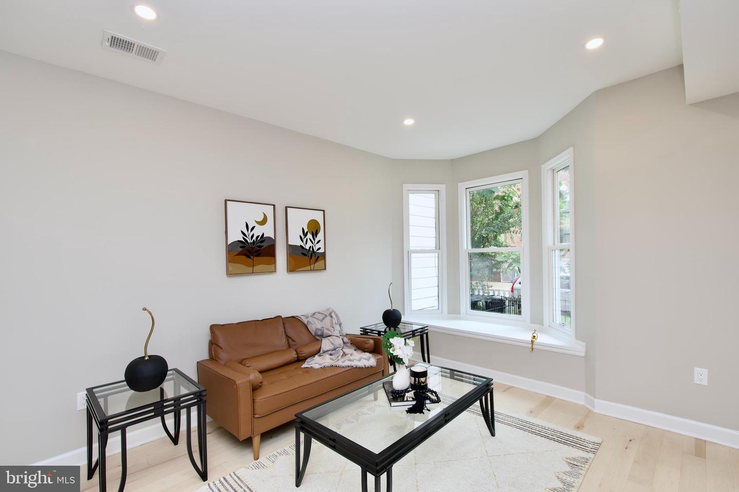 318 N PAYNE ST, ALEXANDRIA, Virginia 22314, 2 Bedrooms Bedrooms, ,2 BathroomsBathrooms,Residential,For sale,318 N PAYNE ST,VAAX2047916 MLS # VAAX2047916