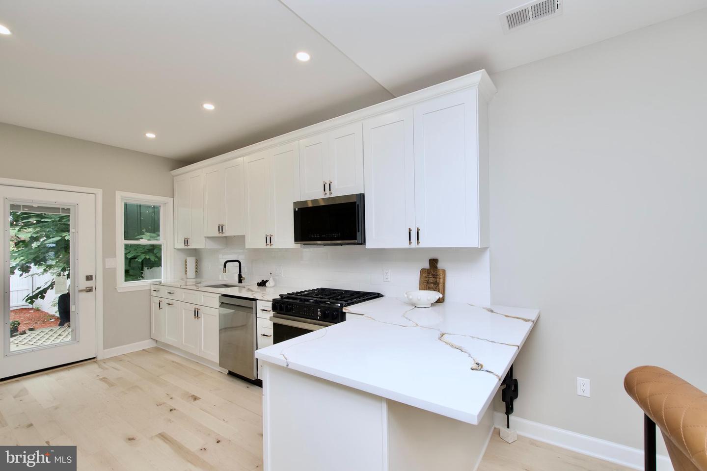 318 N PAYNE ST, ALEXANDRIA, Virginia 22314, 2 Bedrooms Bedrooms, ,2 BathroomsBathrooms,Residential,For sale,318 N PAYNE ST,VAAX2047916 MLS # VAAX2047916