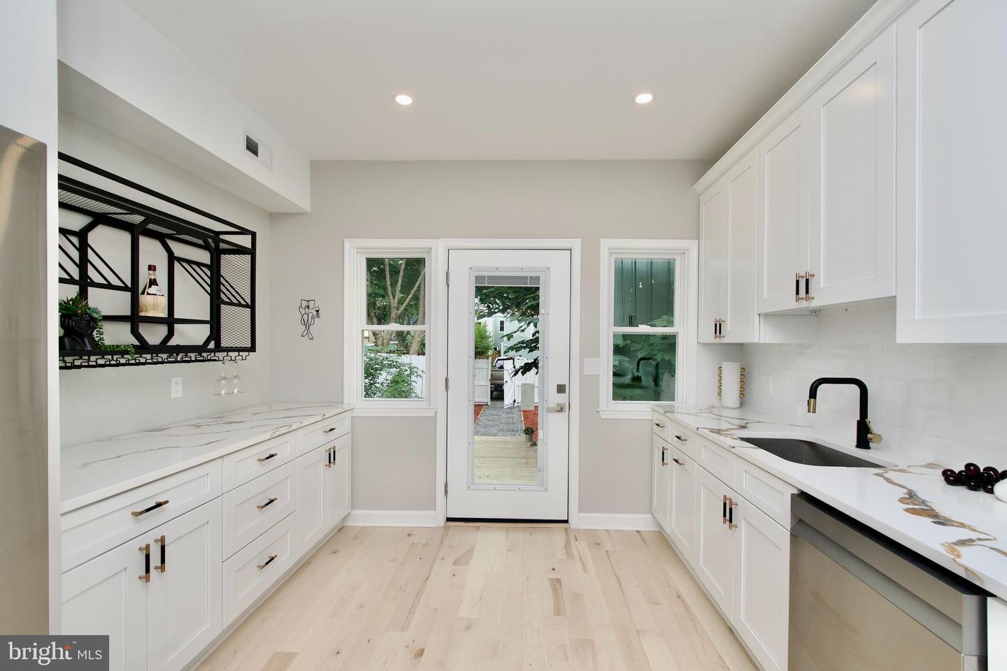 318 N PAYNE ST, ALEXANDRIA, Virginia 22314, 2 Bedrooms Bedrooms, ,2 BathroomsBathrooms,Residential,For sale,318 N PAYNE ST,VAAX2047916 MLS # VAAX2047916
