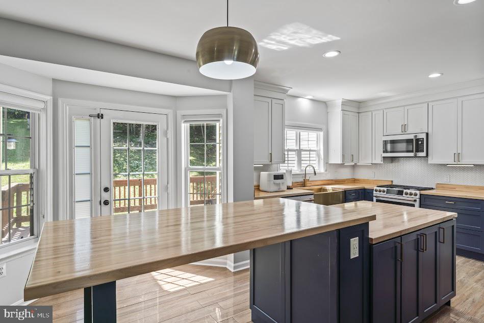 7124 DARK FOREST DR, MANASSAS, Virginia 20112, 6 Bedrooms Bedrooms, ,4 BathroomsBathrooms,Residential,For sale,7124 DARK FOREST DR,VAPW2100562 MLS # VAPW2100562