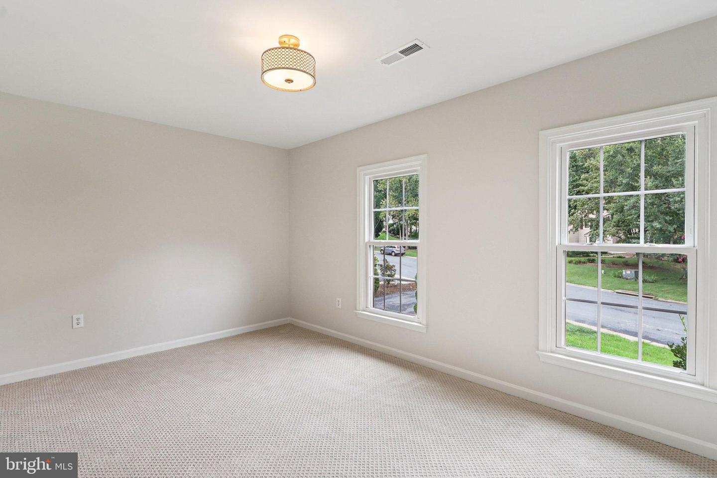 12720 KNIGHTSBRIDGE DR, WOODBRIDGE, Virginia 22192, 5 Bedrooms Bedrooms, ,3 BathroomsBathrooms,Residential,For sale,12720 KNIGHTSBRIDGE DR,VAPW2100926 MLS # VAPW2100926