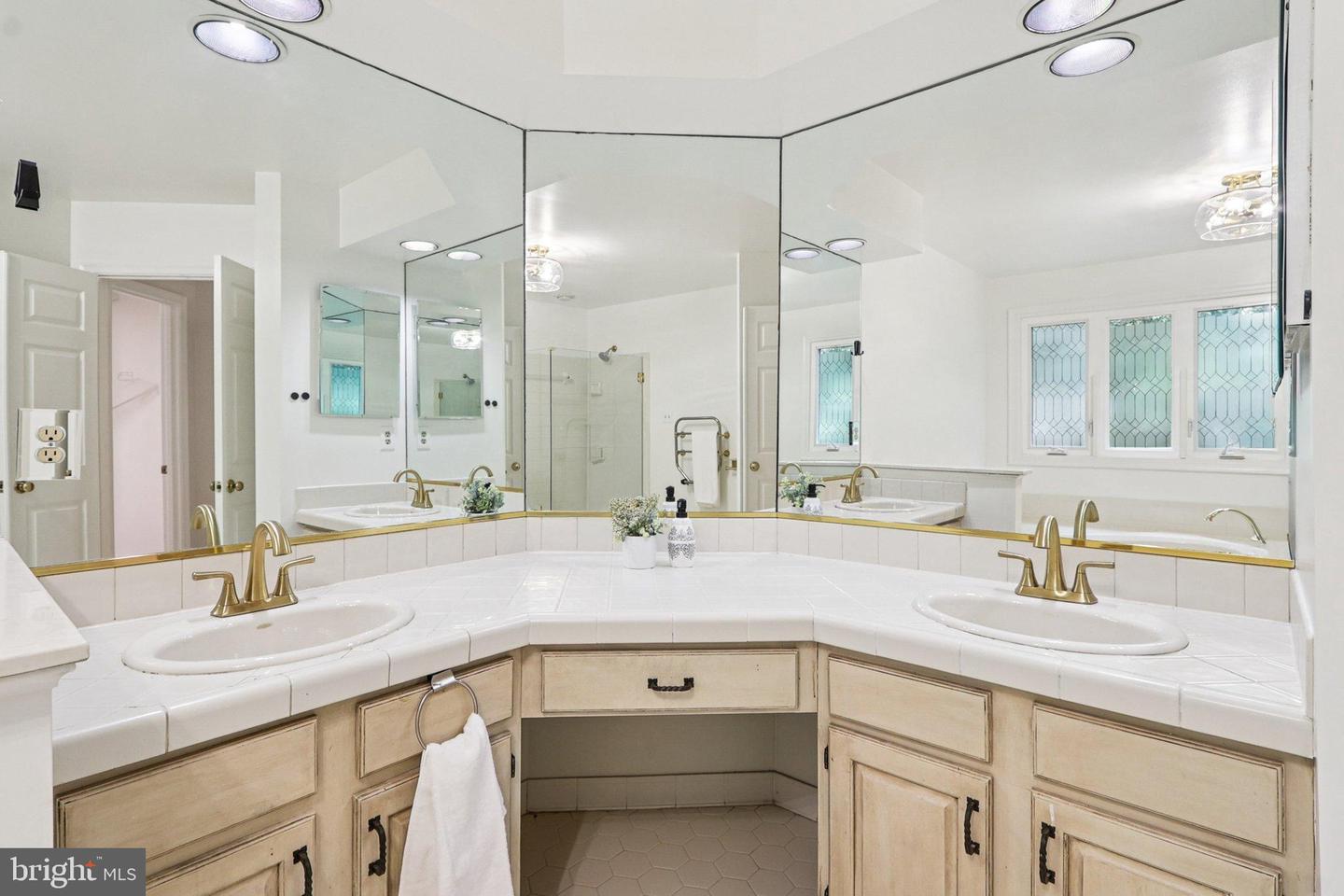 12720 KNIGHTSBRIDGE DR, WOODBRIDGE, Virginia 22192, 5 Bedrooms Bedrooms, ,3 BathroomsBathrooms,Residential,For sale,12720 KNIGHTSBRIDGE DR,VAPW2100926 MLS # VAPW2100926