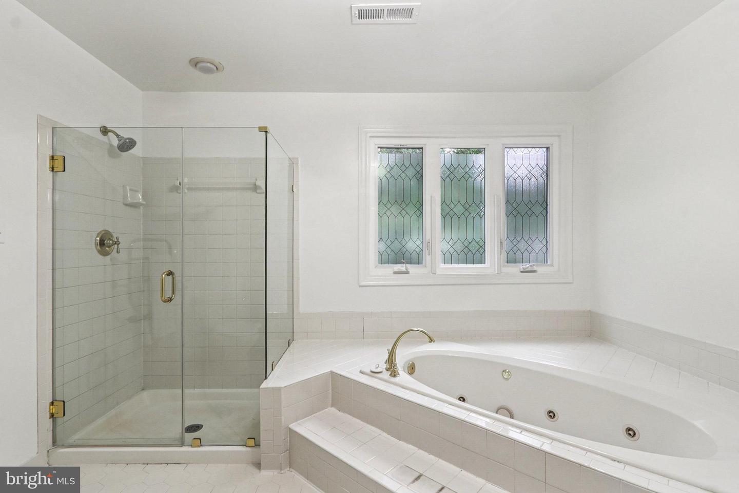 12720 KNIGHTSBRIDGE DR, WOODBRIDGE, Virginia 22192, 5 Bedrooms Bedrooms, ,3 BathroomsBathrooms,Residential,For sale,12720 KNIGHTSBRIDGE DR,VAPW2100926 MLS # VAPW2100926