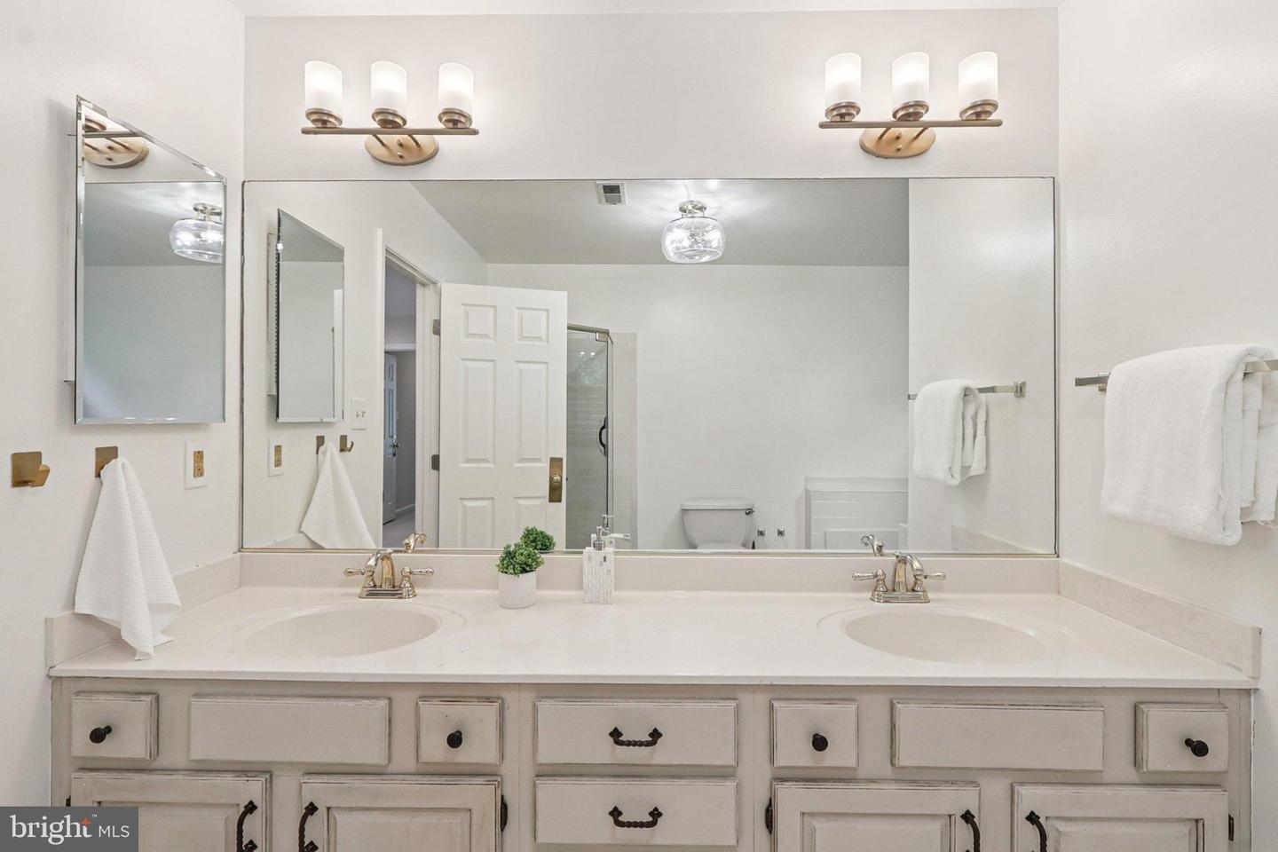 12720 KNIGHTSBRIDGE DR, WOODBRIDGE, Virginia 22192, 5 Bedrooms Bedrooms, ,3 BathroomsBathrooms,Residential,For sale,12720 KNIGHTSBRIDGE DR,VAPW2100926 MLS # VAPW2100926
