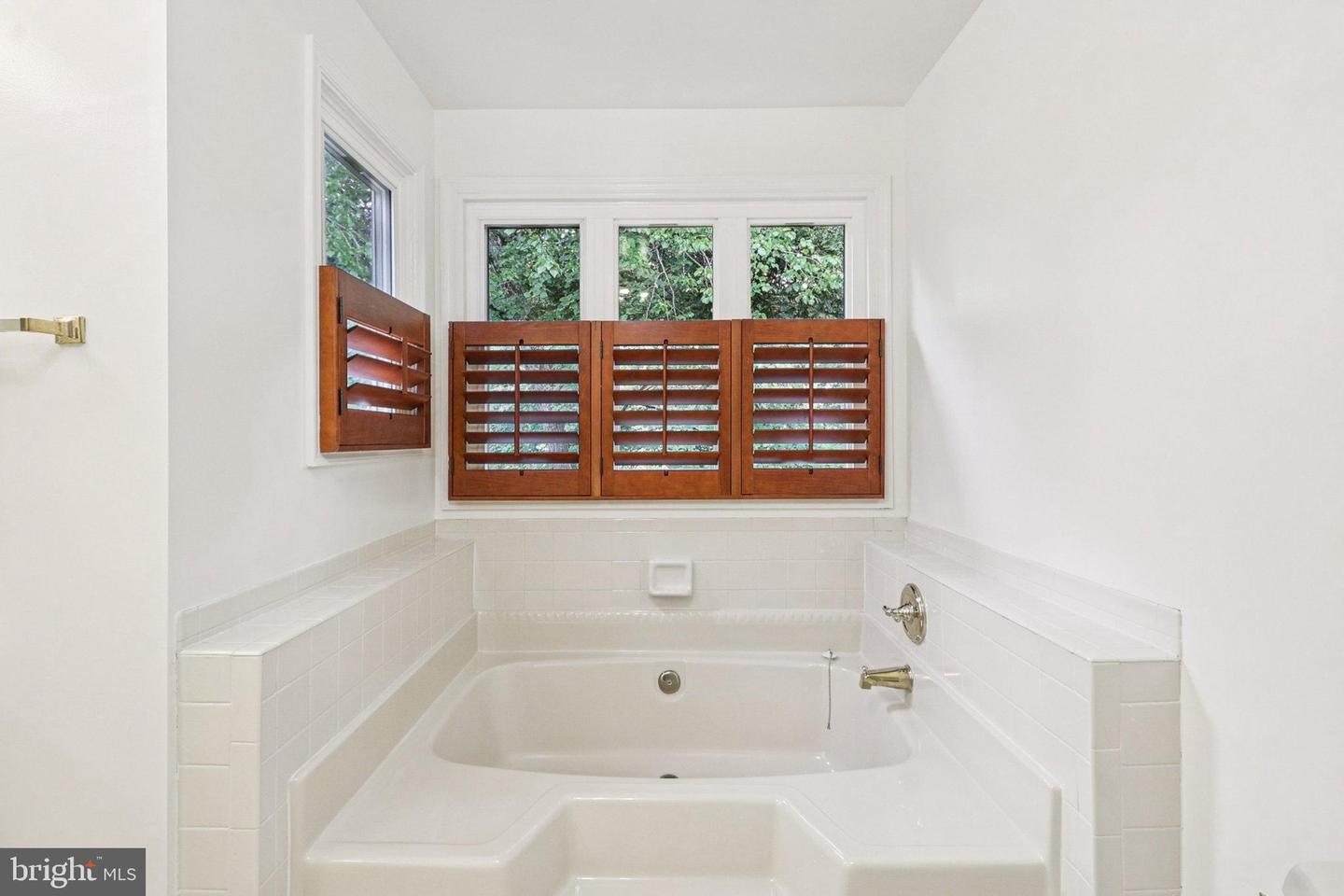 12720 KNIGHTSBRIDGE DR, WOODBRIDGE, Virginia 22192, 5 Bedrooms Bedrooms, ,3 BathroomsBathrooms,Residential,For sale,12720 KNIGHTSBRIDGE DR,VAPW2100926 MLS # VAPW2100926