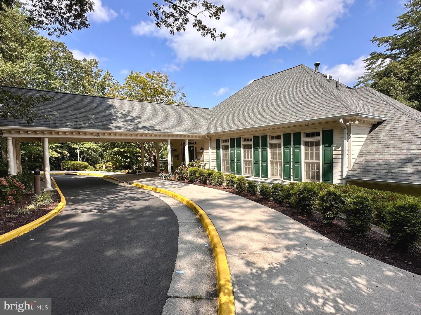 12720 KNIGHTSBRIDGE DR, WOODBRIDGE, Virginia 22192, 5 Bedrooms Bedrooms, ,3 BathroomsBathrooms,Residential,For sale,12720 KNIGHTSBRIDGE DR,VAPW2100926 MLS # VAPW2100926