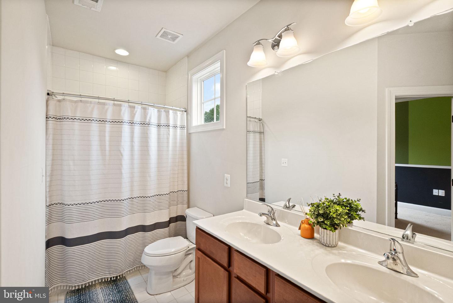 35707 SWEET BRANCH CT, PURCELLVILLE, Virginia 20132, 4 Bedrooms Bedrooms, ,3 BathroomsBathrooms,Residential,For sale,35707 SWEET BRANCH CT,VALO2104096 MLS # VALO2104096