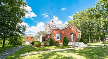 2180 STRASBURG RD, FRONT ROYAL, Virginia 22630, 4 Bedrooms Bedrooms, 16 Rooms Rooms,3 BathroomsBathrooms,Residential,For sale,2180 STRASBURG RD,VAWR2011910 MLS # VAWR2011910
