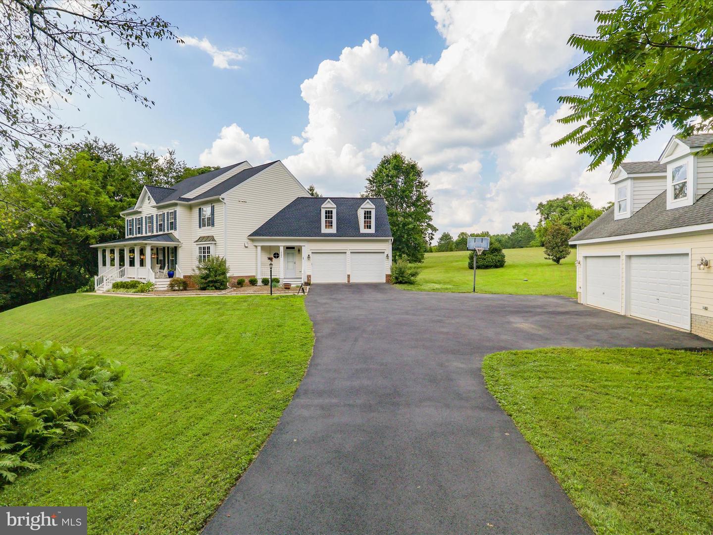 18290 OAK RIDGE DR, PURCELLVILLE, Virginia 20132, 4 Bedrooms Bedrooms, ,4 BathroomsBathrooms,Residential,For sale,18290 OAK RIDGE DR,VALO2104234 MLS # VALO2104234