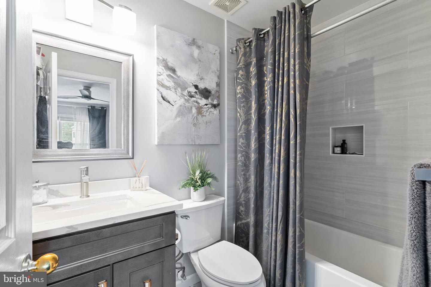 5804 SUMMERS GROVE RD, ALEXANDRIA, Virginia 22304, 3 Bedrooms Bedrooms, ,3 BathroomsBathrooms,Residential,For sale,5804 SUMMERS GROVE RD,VAAX2048410 MLS # VAAX2048410