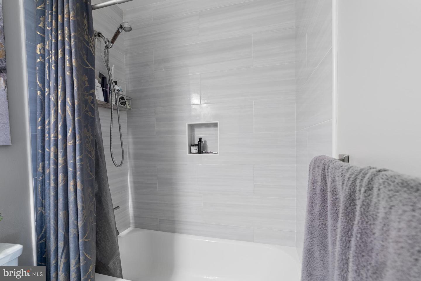 5804 SUMMERS GROVE RD, ALEXANDRIA, Virginia 22304, 3 Bedrooms Bedrooms, ,3 BathroomsBathrooms,Residential,For sale,5804 SUMMERS GROVE RD,VAAX2048410 MLS # VAAX2048410
