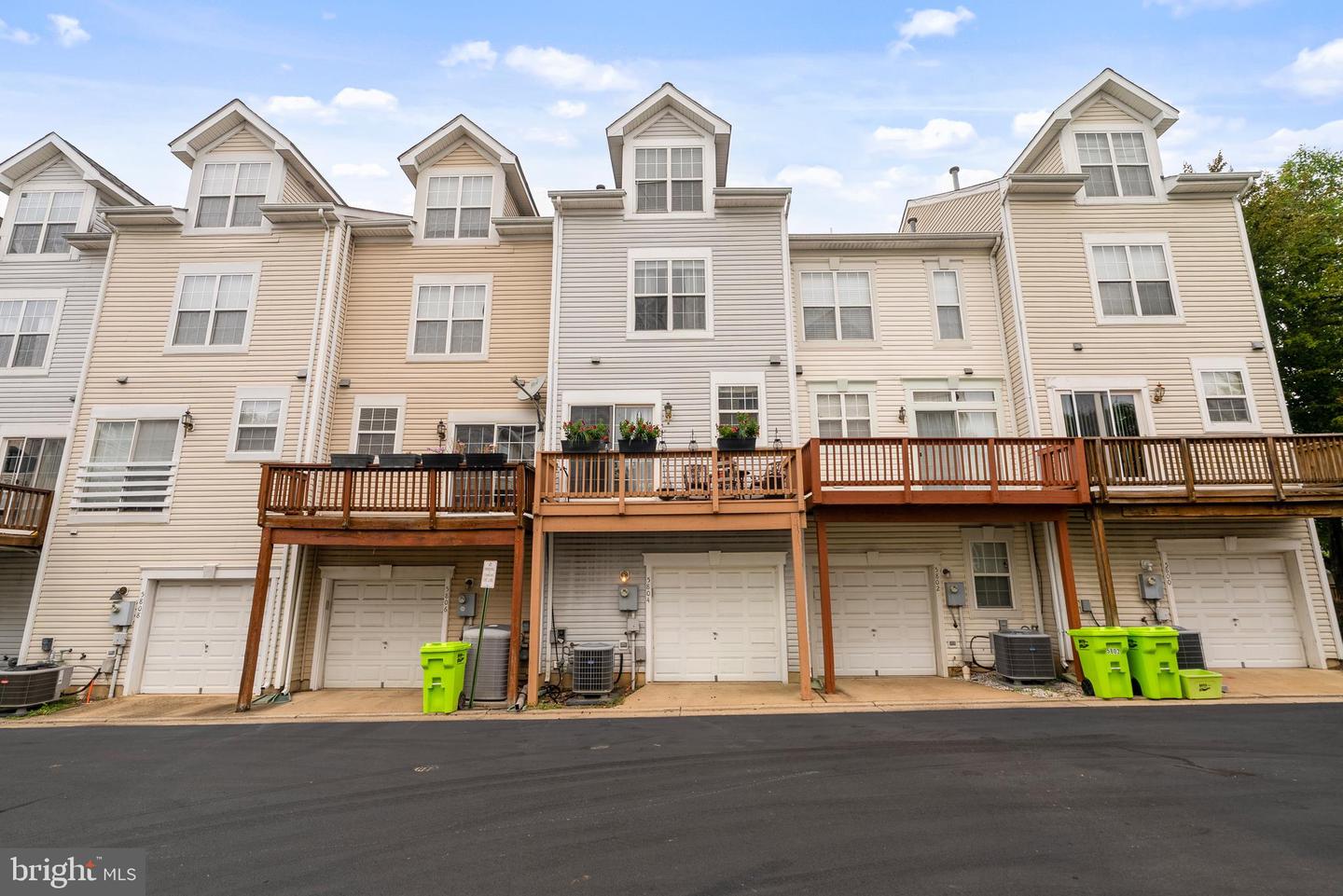 5804 SUMMERS GROVE RD, ALEXANDRIA, Virginia 22304, 3 Bedrooms Bedrooms, ,3 BathroomsBathrooms,Residential,For sale,5804 SUMMERS GROVE RD,VAAX2048410 MLS # VAAX2048410