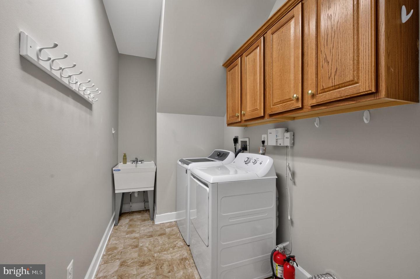 3300 LAUREN OAKS CT, HERNDON, Virginia 20171, 5 Bedrooms Bedrooms, ,5 BathroomsBathrooms,Residential,For sale,3300 LAUREN OAKS CT,VAFX2260348 MLS # VAFX2260348
