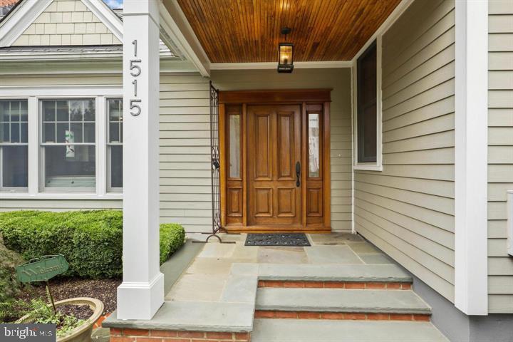 1515 CEDAR AVE, MCLEAN, Virginia 22101, 3 Bedrooms Bedrooms, 6 Rooms Rooms,2 BathroomsBathrooms,Residential,For sale,1515 CEDAR AVE,VAFX2260750 MLS # VAFX2260750