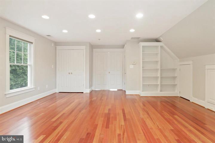 1515 CEDAR AVE, MCLEAN, Virginia 22101, 3 Bedrooms Bedrooms, 6 Rooms Rooms,2 BathroomsBathrooms,Residential,For sale,1515 CEDAR AVE,VAFX2260750 MLS # VAFX2260750