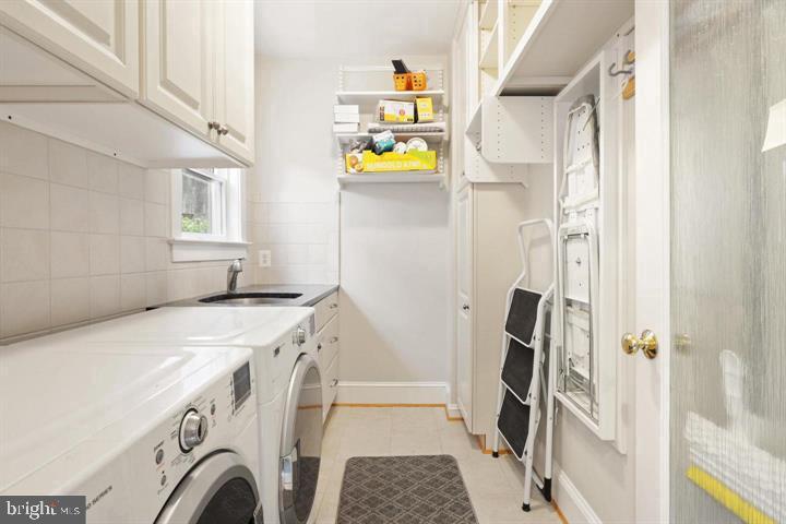1515 CEDAR AVE, MCLEAN, Virginia 22101, 3 Bedrooms Bedrooms, 6 Rooms Rooms,2 BathroomsBathrooms,Residential,For sale,1515 CEDAR AVE,VAFX2260750 MLS # VAFX2260750