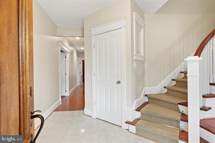 1515 CEDAR AVE, MCLEAN, Virginia 22101, 3 Bedrooms Bedrooms, 6 Rooms Rooms,2 BathroomsBathrooms,Residential,For sale,1515 CEDAR AVE,VAFX2260750 MLS # VAFX2260750