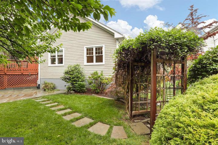 1515 CEDAR AVE, MCLEAN, Virginia 22101, 3 Bedrooms Bedrooms, 6 Rooms Rooms,2 BathroomsBathrooms,Residential,For sale,1515 CEDAR AVE,VAFX2260750 MLS # VAFX2260750