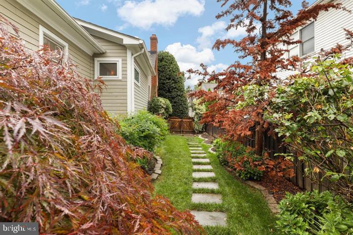 1515 CEDAR AVE, MCLEAN, Virginia 22101, 3 Bedrooms Bedrooms, 6 Rooms Rooms,2 BathroomsBathrooms,Residential,For sale,1515 CEDAR AVE,VAFX2260750 MLS # VAFX2260750