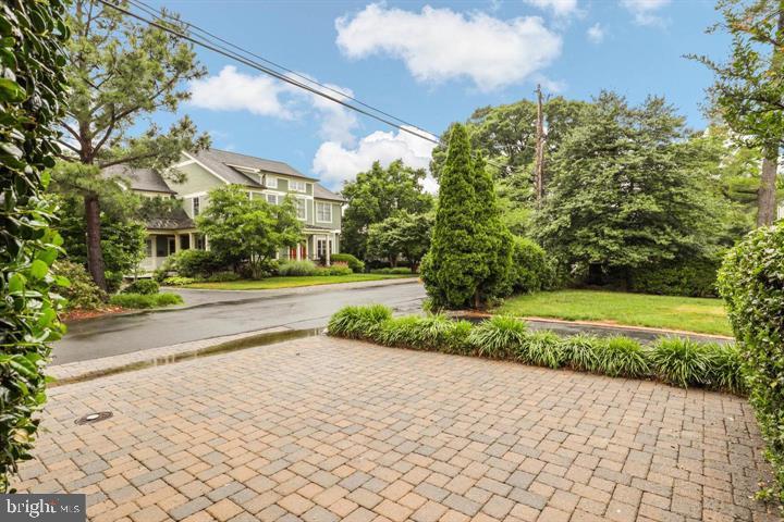 1515 CEDAR AVE, MCLEAN, Virginia 22101, 3 Bedrooms Bedrooms, 6 Rooms Rooms,2 BathroomsBathrooms,Residential,For sale,1515 CEDAR AVE,VAFX2260750 MLS # VAFX2260750