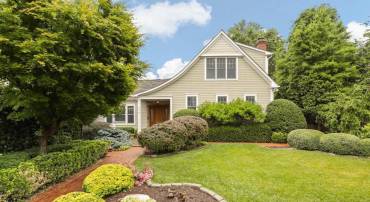 1515 CEDAR AVE, MCLEAN, Virginia 22101, 3 Bedrooms Bedrooms, 6 Rooms Rooms,2 BathroomsBathrooms,Residential,For sale,1515 CEDAR AVE,VAFX2260750 MLS # VAFX2260750