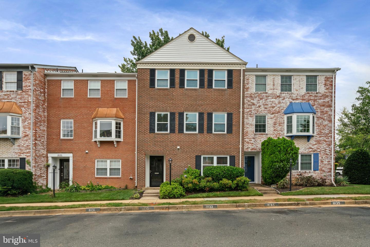 8133 LARKIN LN, VIENNA, Virginia 22182, 4 Bedrooms Bedrooms, ,3 BathroomsBathrooms,Residential,For sale,8133 LARKIN LN,VAFX2261076 MLS # VAFX2261076