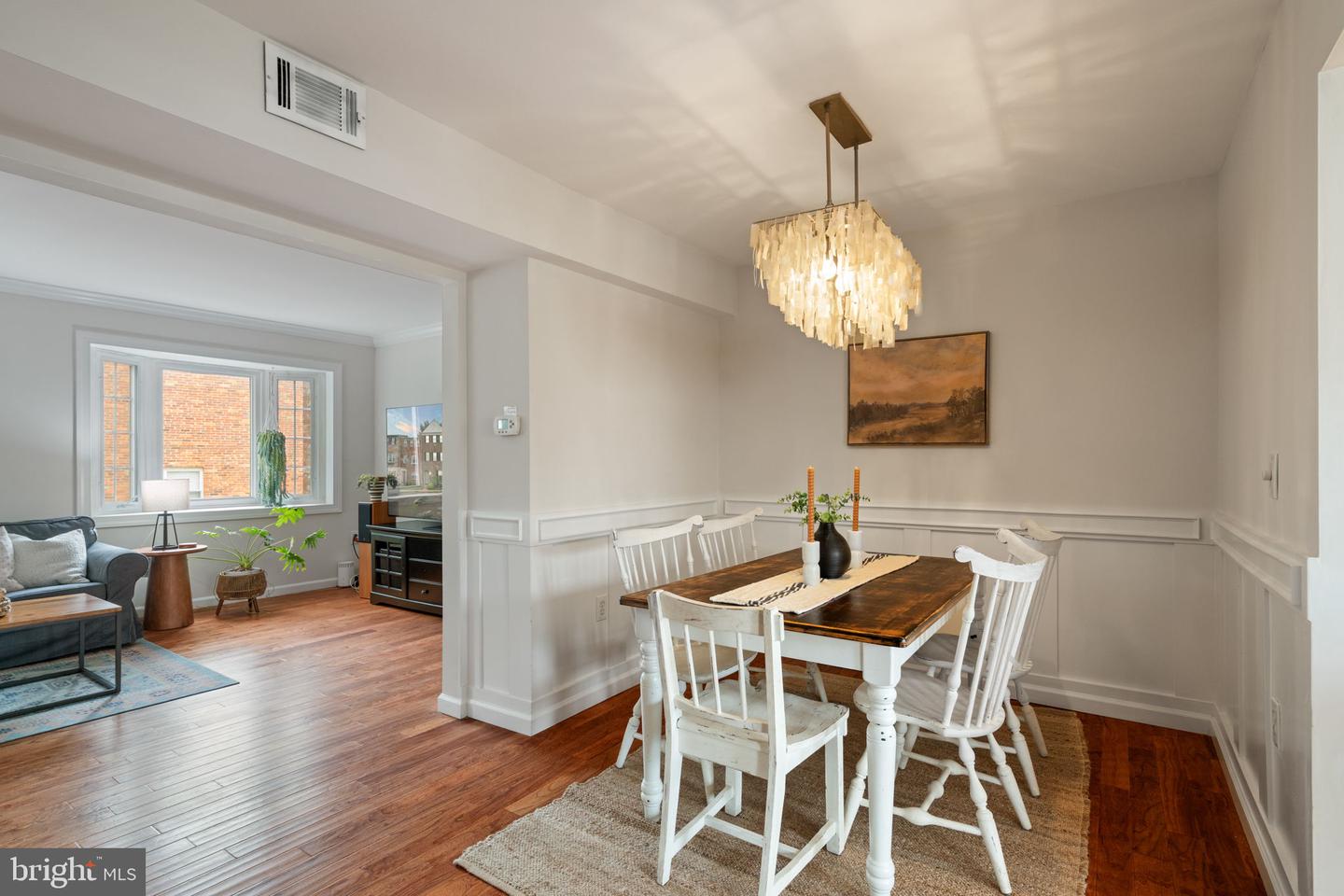8133 LARKIN LN, VIENNA, Virginia 22182, 4 Bedrooms Bedrooms, ,3 BathroomsBathrooms,Residential,For sale,8133 LARKIN LN,VAFX2261076 MLS # VAFX2261076