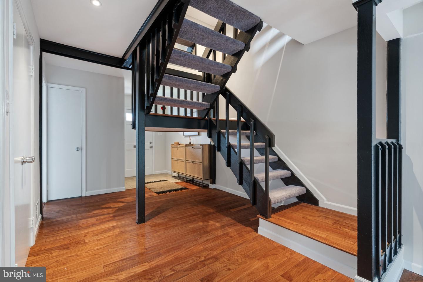 8133 LARKIN LN, VIENNA, Virginia 22182, 4 Bedrooms Bedrooms, ,3 BathroomsBathrooms,Residential,For sale,8133 LARKIN LN,VAFX2261076 MLS # VAFX2261076