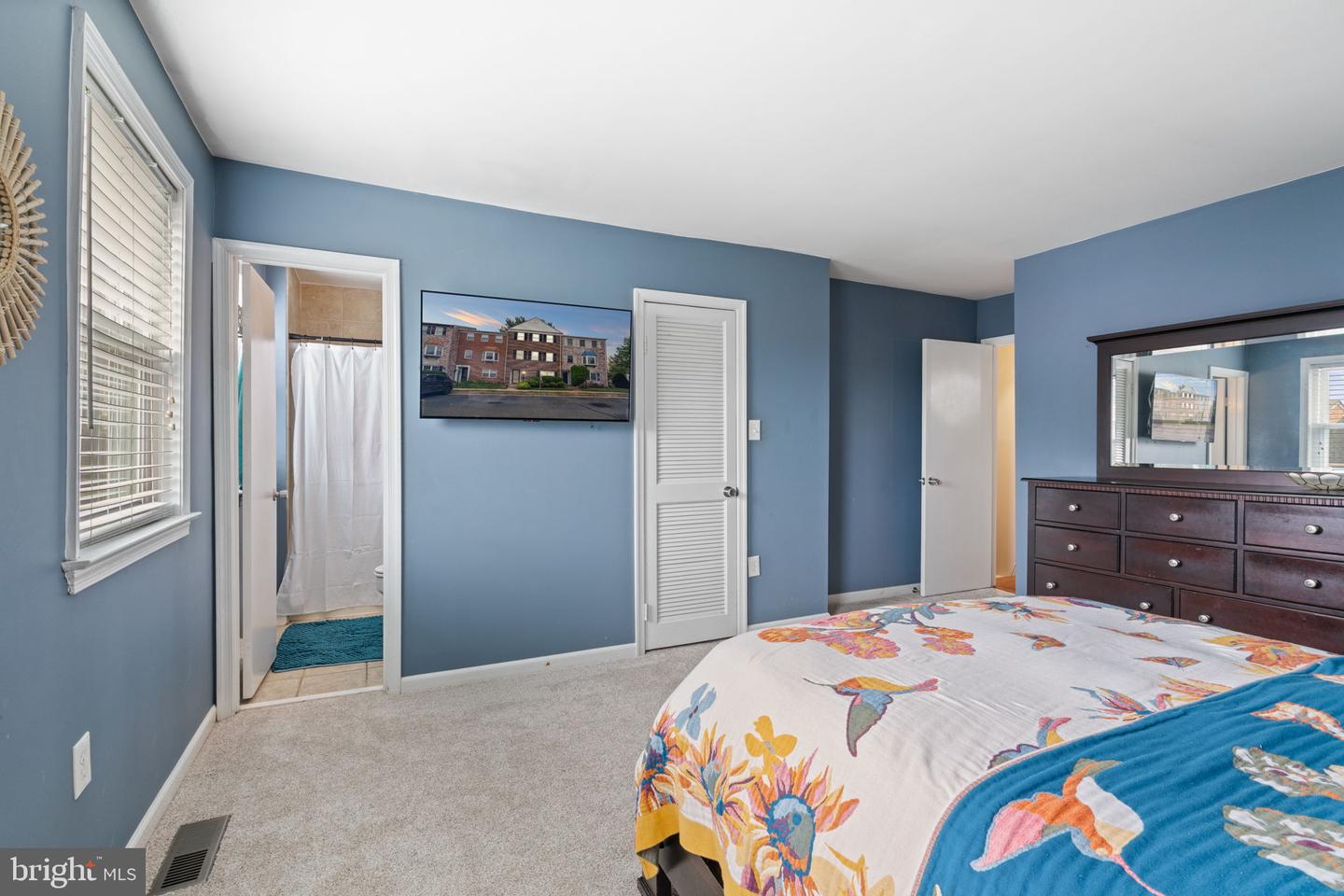 8133 LARKIN LN, VIENNA, Virginia 22182, 4 Bedrooms Bedrooms, ,3 BathroomsBathrooms,Residential,For sale,8133 LARKIN LN,VAFX2261076 MLS # VAFX2261076