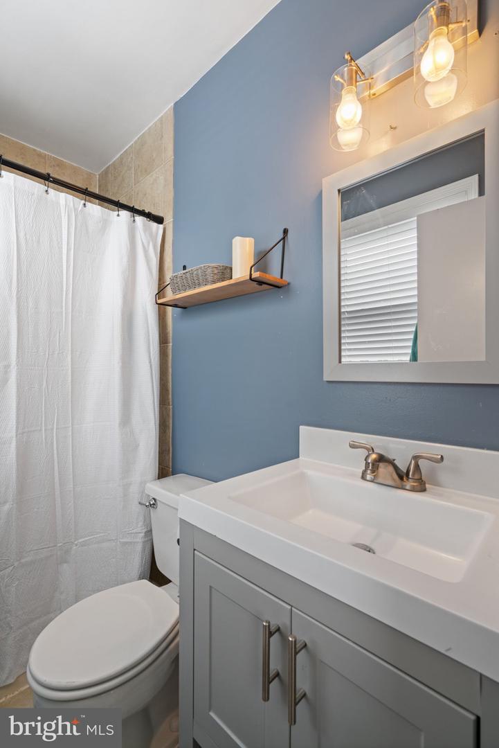 8133 LARKIN LN, VIENNA, Virginia 22182, 4 Bedrooms Bedrooms, ,3 BathroomsBathrooms,Residential,For sale,8133 LARKIN LN,VAFX2261076 MLS # VAFX2261076