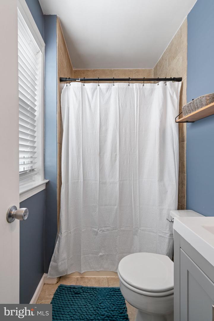 8133 LARKIN LN, VIENNA, Virginia 22182, 4 Bedrooms Bedrooms, ,3 BathroomsBathrooms,Residential,For sale,8133 LARKIN LN,VAFX2261076 MLS # VAFX2261076