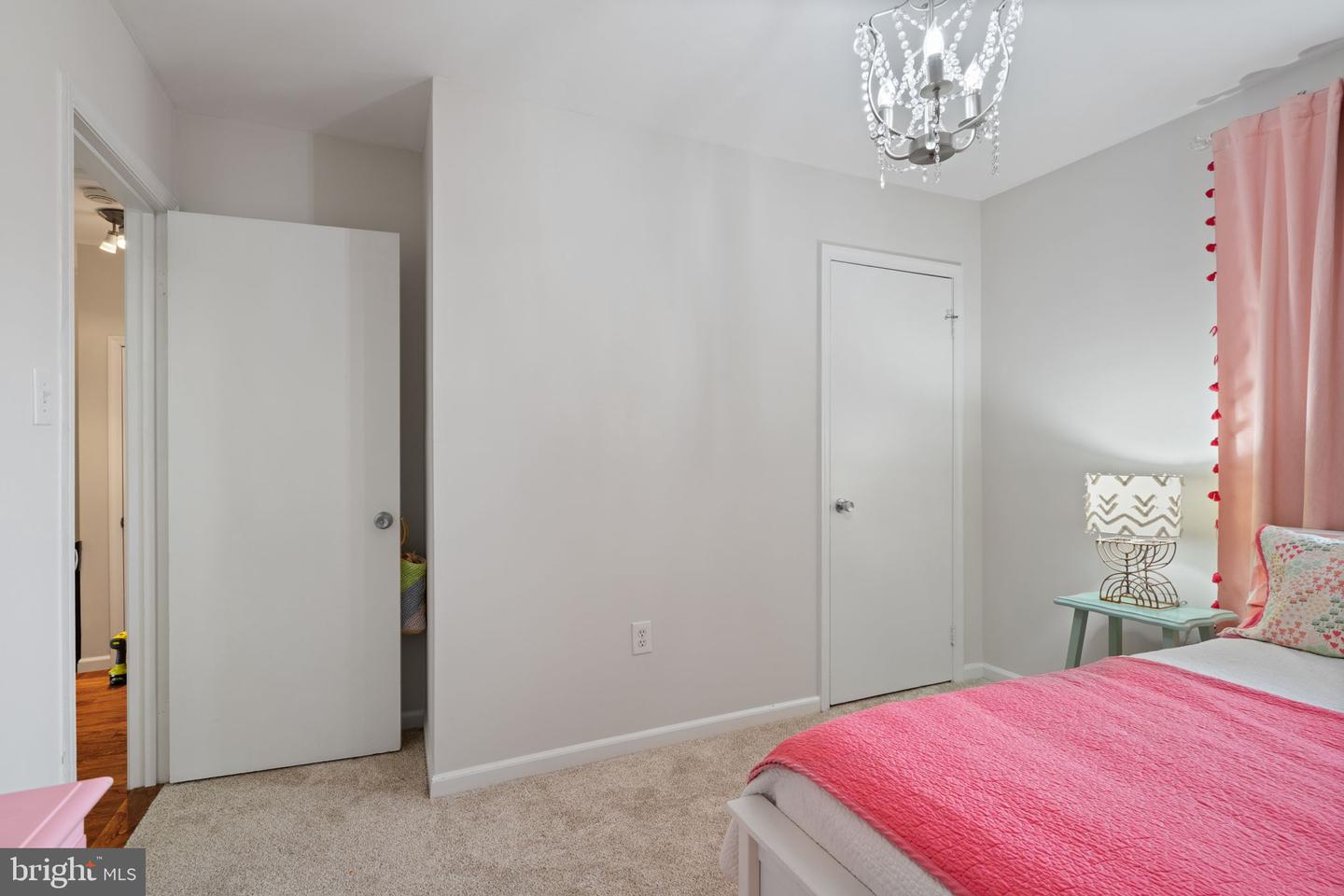 8133 LARKIN LN, VIENNA, Virginia 22182, 4 Bedrooms Bedrooms, ,3 BathroomsBathrooms,Residential,For sale,8133 LARKIN LN,VAFX2261076 MLS # VAFX2261076