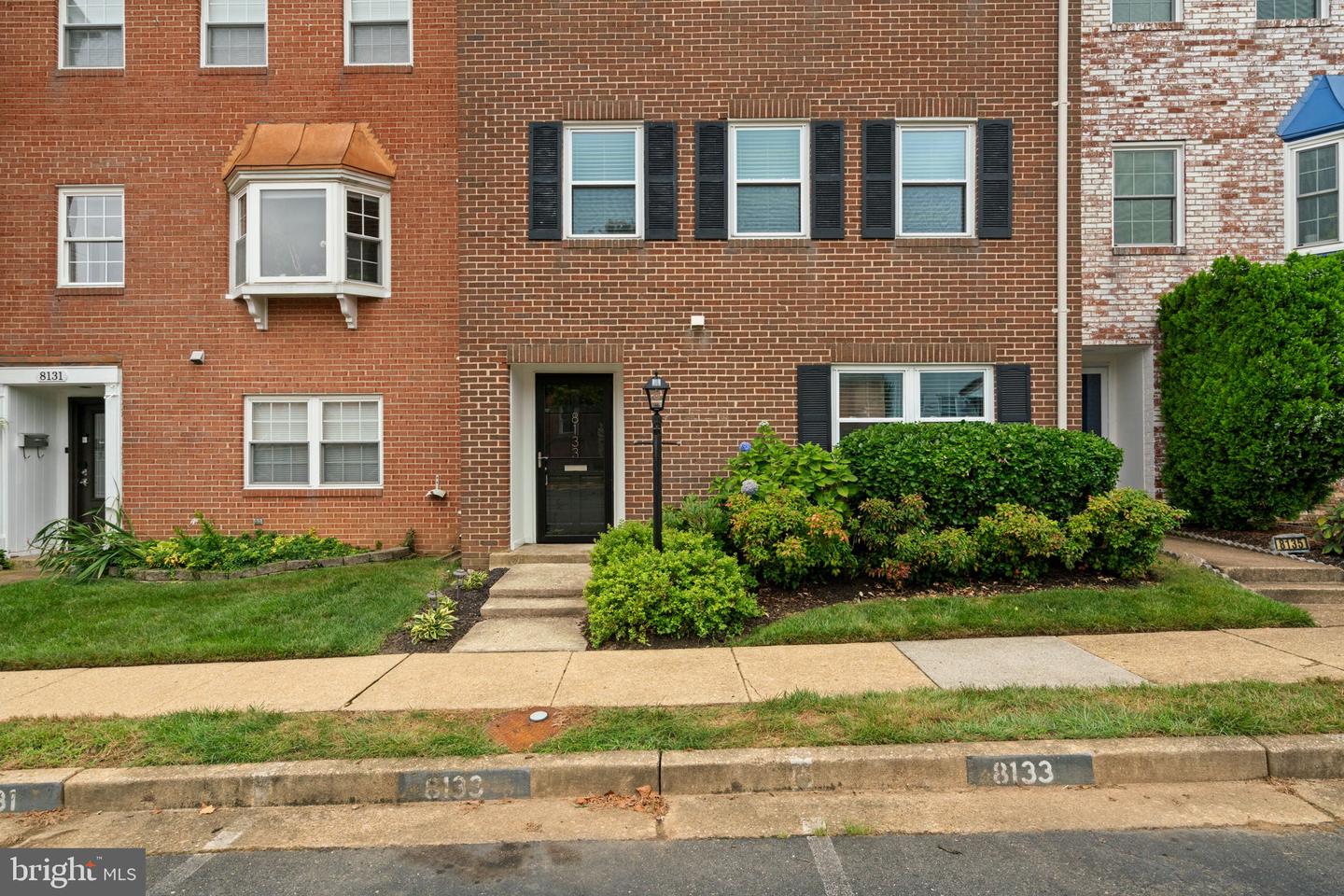 8133 LARKIN LN, VIENNA, Virginia 22182, 4 Bedrooms Bedrooms, ,3 BathroomsBathrooms,Residential,For sale,8133 LARKIN LN,VAFX2261076 MLS # VAFX2261076