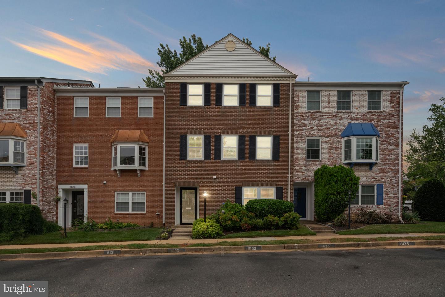 8133 LARKIN LN, VIENNA, Virginia 22182, 4 Bedrooms Bedrooms, ,3 BathroomsBathrooms,Residential,For sale,8133 LARKIN LN,VAFX2261076 MLS # VAFX2261076