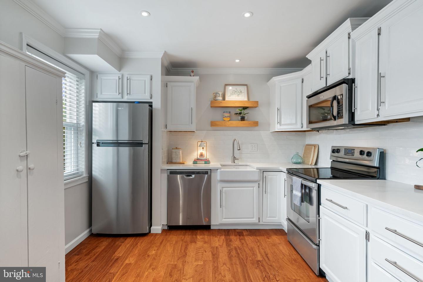 8133 LARKIN LN, VIENNA, Virginia 22182, 4 Bedrooms Bedrooms, ,3 BathroomsBathrooms,Residential,For sale,8133 LARKIN LN,VAFX2261076 MLS # VAFX2261076