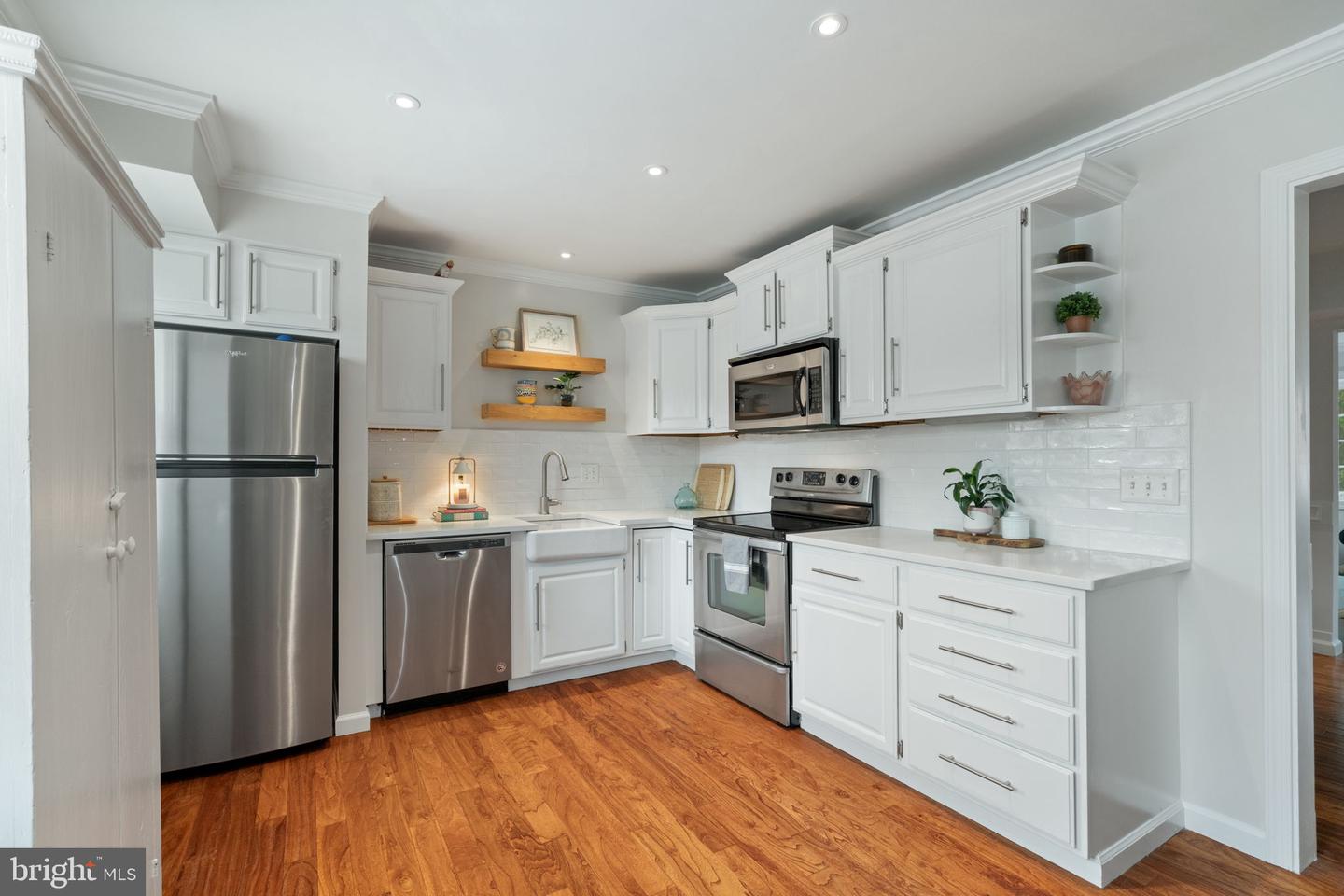 8133 LARKIN LN, VIENNA, Virginia 22182, 4 Bedrooms Bedrooms, ,3 BathroomsBathrooms,Residential,For sale,8133 LARKIN LN,VAFX2261076 MLS # VAFX2261076