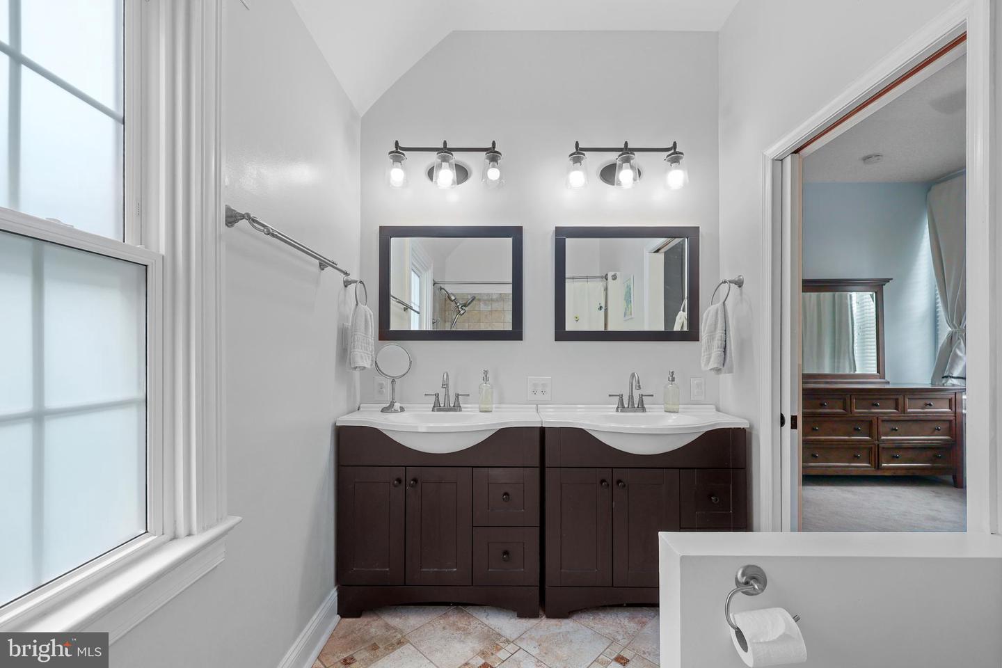 1130 17TH ST S, ARLINGTON, Virginia 22202, 3 Bedrooms Bedrooms, ,3 BathroomsBathrooms,Residential,For sale,1130 17TH ST S,VAAR2062234 MLS # VAAR2062234