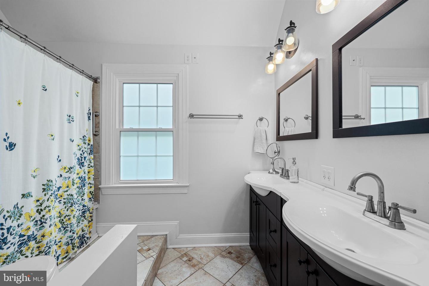 1130 17TH ST S, ARLINGTON, Virginia 22202, 3 Bedrooms Bedrooms, ,3 BathroomsBathrooms,Residential,For sale,1130 17TH ST S,VAAR2062234 MLS # VAAR2062234