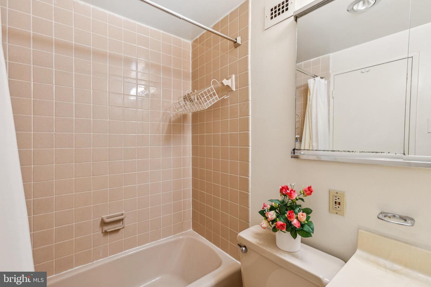 1200 N NASH ST #565, ARLINGTON, Virginia 22209, ,1 BathroomBathrooms,Residential,For sale,1200 N NASH ST #565,VAAR2062308 MLS # VAAR2062308 1200 N NASH ST #565, ARLINGTON, Virginia 22209, ,1 BathroomBathrooms,Residential,For sale,1200 N NASH ST #565,VAAR2062308 MLS # VAAR2062308