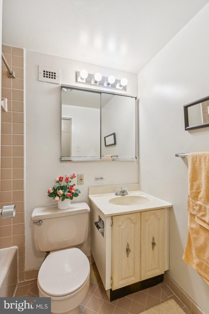 1200 N NASH ST #565, ARLINGTON, Virginia 22209, ,1 BathroomBathrooms,Residential,For sale,1200 N NASH ST #565,VAAR2062308 MLS # VAAR2062308 1200 N NASH ST #565, ARLINGTON, Virginia 22209, ,1 BathroomBathrooms,Residential,For sale,1200 N NASH ST #565,VAAR2062308 MLS # VAAR2062308