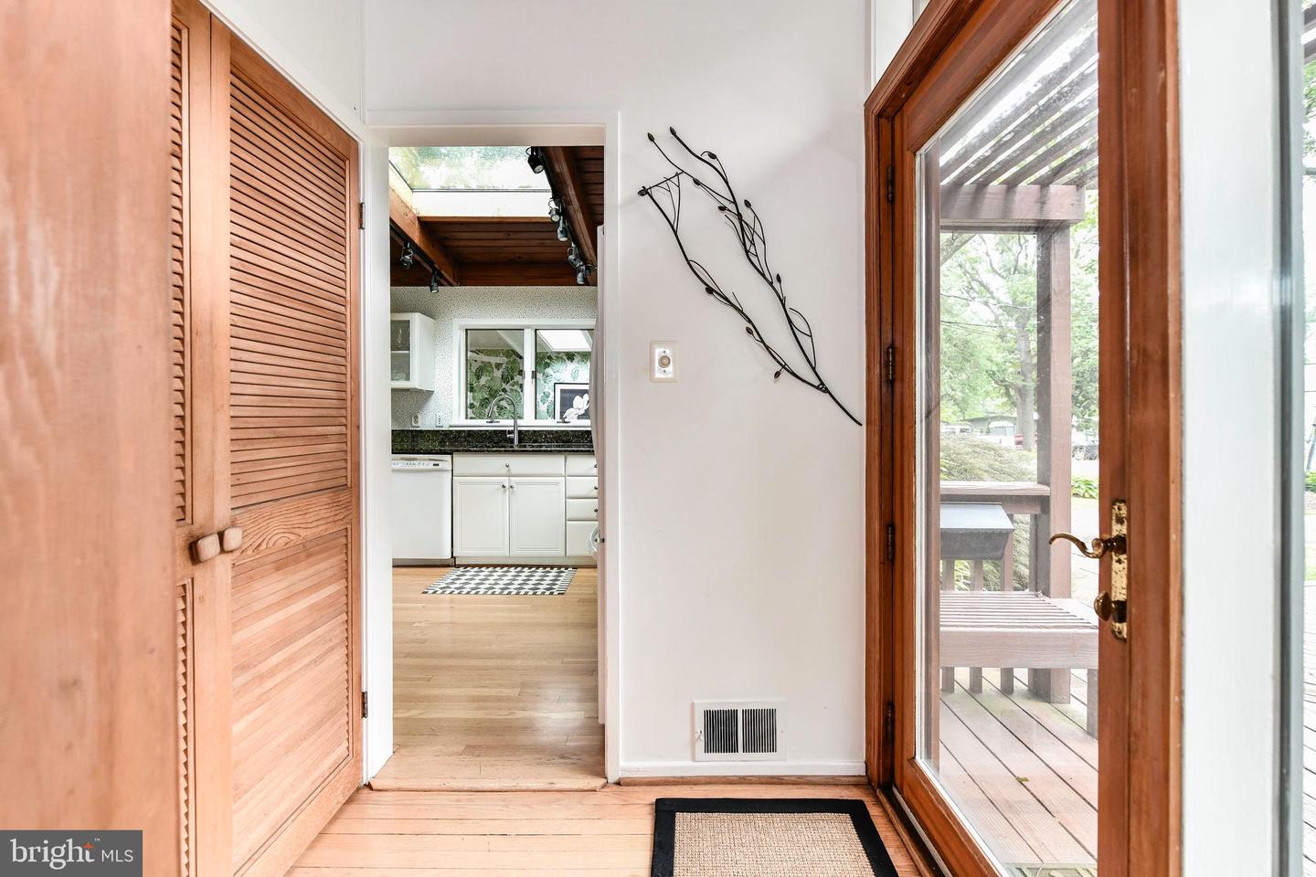 2926 MEADOW VIEW RD, FALLS CHURCH, Virginia 22042, 3 Bedrooms Bedrooms, ,2 BathroomsBathrooms,Residential,For sale,2926 MEADOW VIEW RD,VAFX2261400 MLS # VAFX2261400
