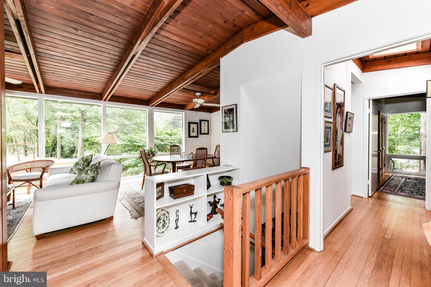2926 MEADOW VIEW RD, FALLS CHURCH, Virginia 22042, 3 Bedrooms Bedrooms, ,2 BathroomsBathrooms,Residential,For sale,2926 MEADOW VIEW RD,VAFX2261400 MLS # VAFX2261400