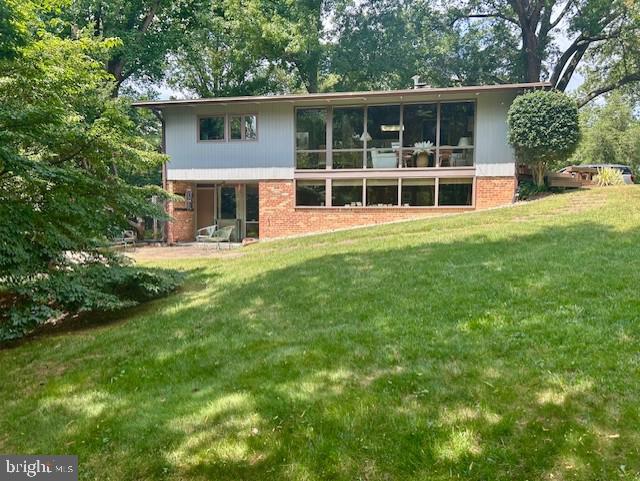2926 MEADOW VIEW RD, FALLS CHURCH, Virginia 22042, 3 Bedrooms Bedrooms, ,2 BathroomsBathrooms,Residential,For sale,2926 MEADOW VIEW RD,VAFX2261400 MLS # VAFX2261400
