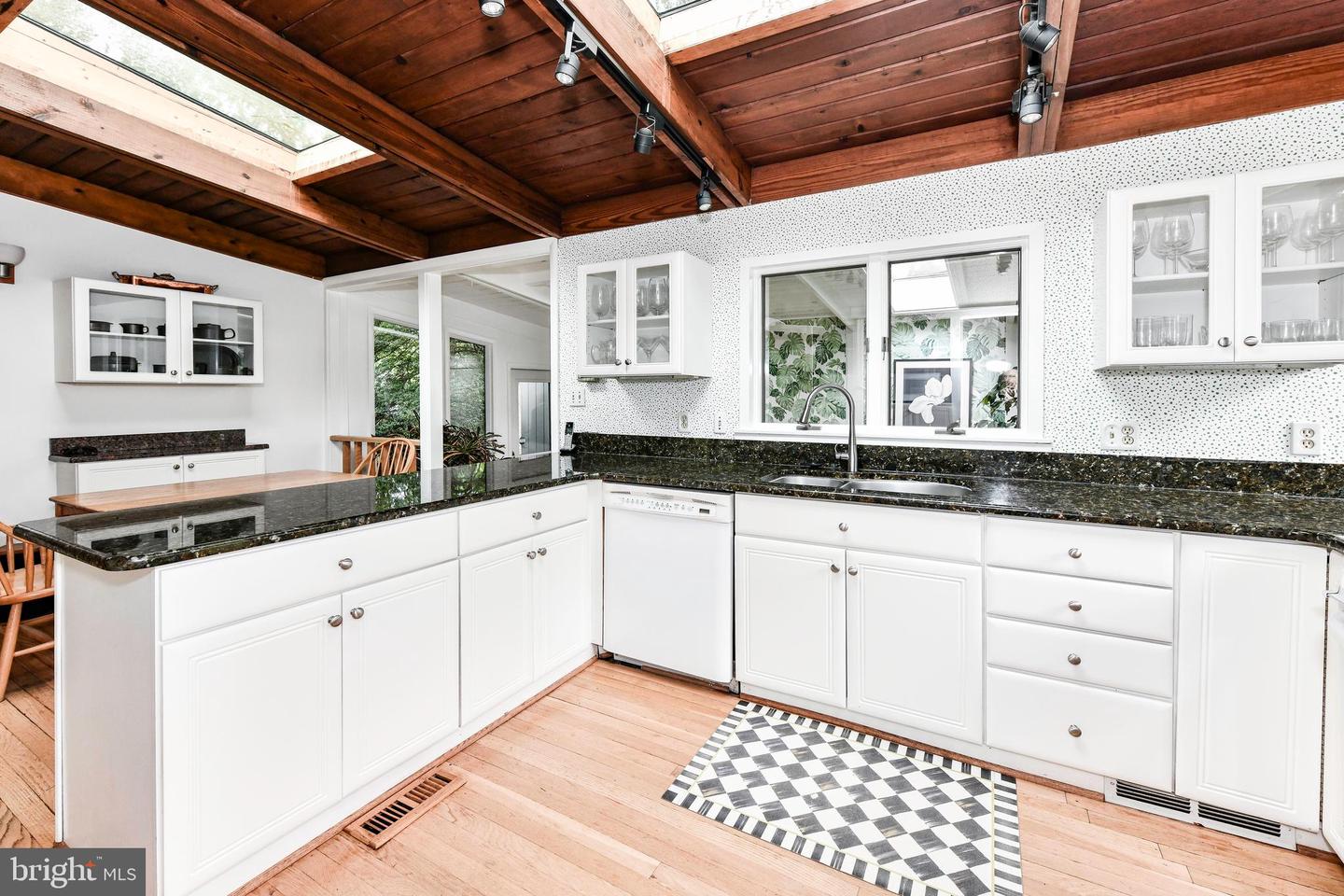 2926 MEADOW VIEW RD, FALLS CHURCH, Virginia 22042, 3 Bedrooms Bedrooms, ,2 BathroomsBathrooms,Residential,For sale,2926 MEADOW VIEW RD,VAFX2261400 MLS # VAFX2261400