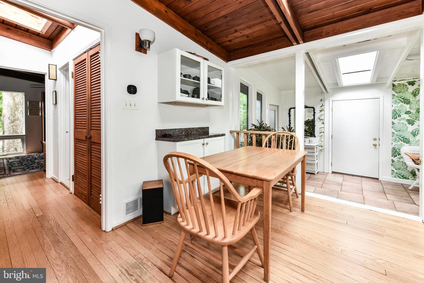 2926 MEADOW VIEW RD, FALLS CHURCH, Virginia 22042, 3 Bedrooms Bedrooms, ,2 BathroomsBathrooms,Residential,For sale,2926 MEADOW VIEW RD,VAFX2261400 MLS # VAFX2261400