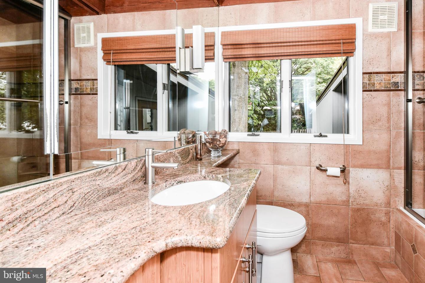 2926 MEADOW VIEW RD, FALLS CHURCH, Virginia 22042, 3 Bedrooms Bedrooms, ,2 BathroomsBathrooms,Residential,For sale,2926 MEADOW VIEW RD,VAFX2261400 MLS # VAFX2261400