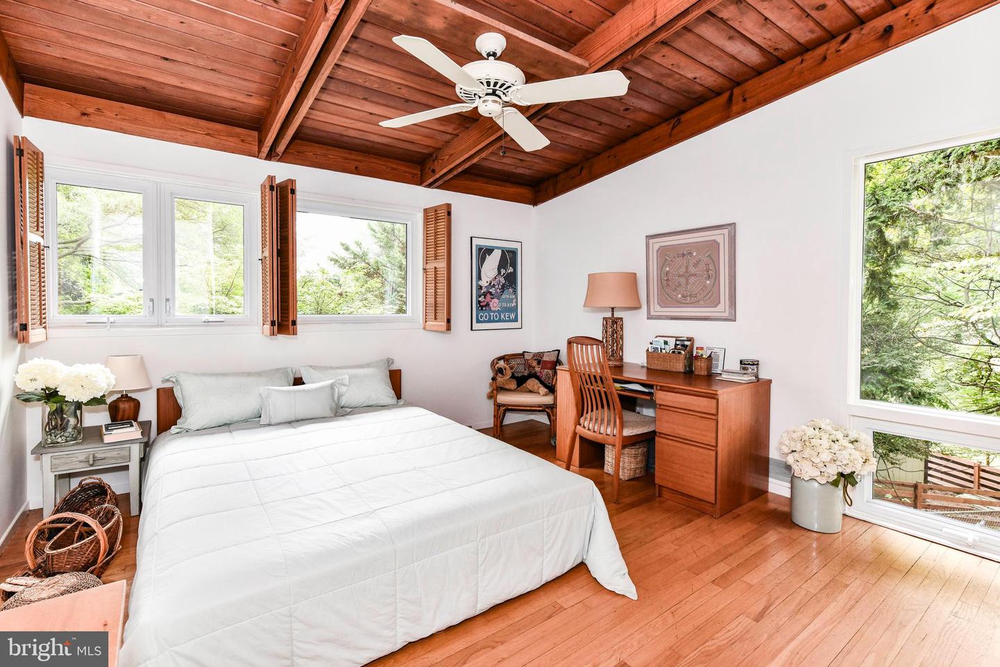 2926 MEADOW VIEW RD, FALLS CHURCH, Virginia 22042, 3 Bedrooms Bedrooms, ,2 BathroomsBathrooms,Residential,For sale,2926 MEADOW VIEW RD,VAFX2261400 MLS # VAFX2261400
